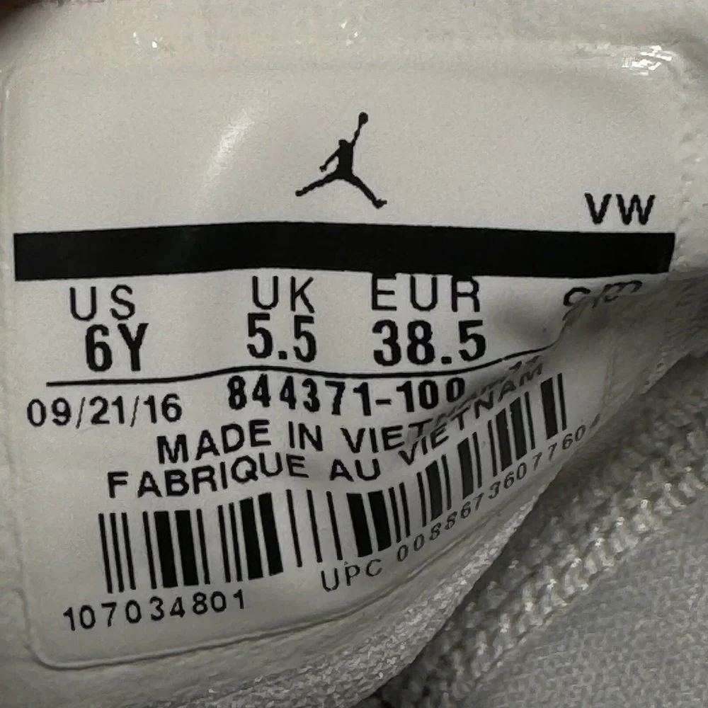 Size 6y - Jordan Deca Fly‎ GG Boys White Shoes